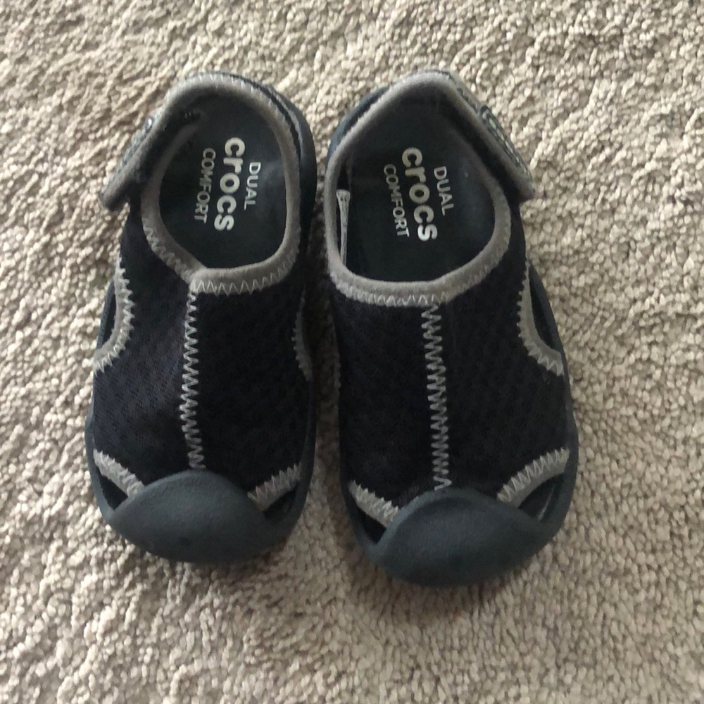 Crocs dual comfort toddler water shoe 8